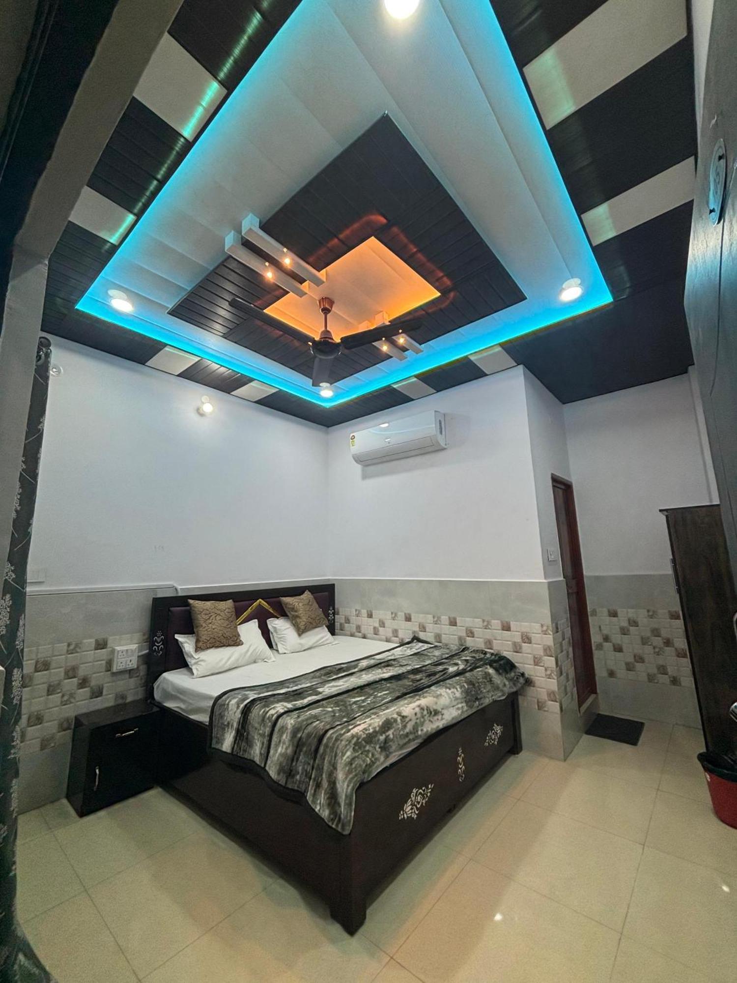 Rudra Inn Ayodhya Exterior photo